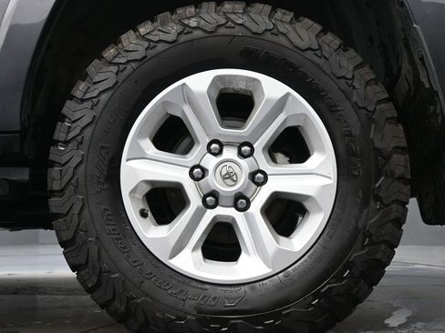 Used 2022 Toyota 4Runner SR5 image 9