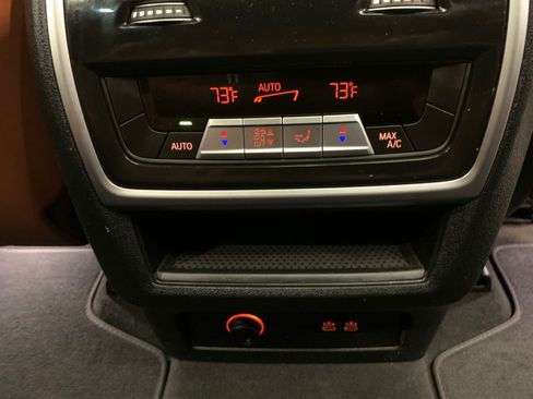 Used 2023 BMW X7 xDrive40i w/ M Sport Package AWD/4WD image 74
