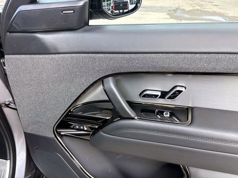 Used 2025 Land Rover Range Rover Sport SE AWD/4WD image 18