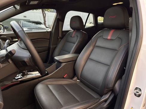 Used 2024 Chevrolet Trax RS w/ Sunroof Package image 27