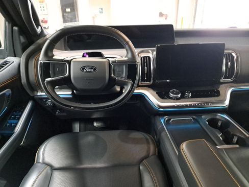Used 2025 Ford Expedition Tremor AWD/4WD image 17