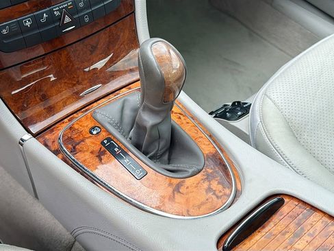 Used 2005 Mercedes-Benz E 320 Sedan image 27