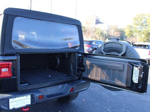 Used 2018 Jeep Wrangler Unlimited Rubicon image 32