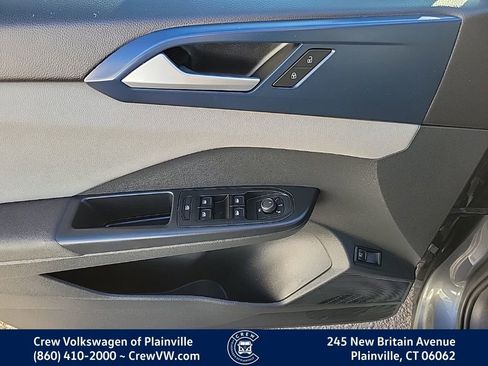 Certified 2022 Volkswagen Taos SE w/ Panoramic Sunroof Package image 38