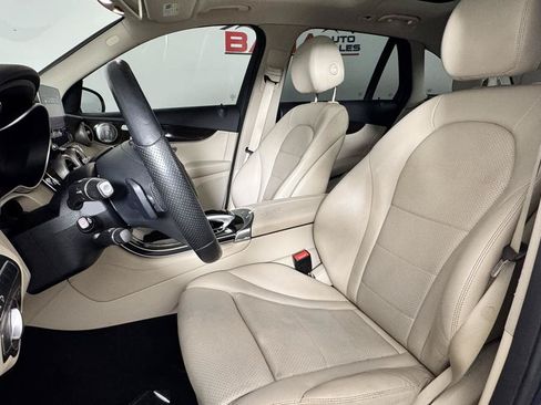 Used 2018 Mercedes-Benz GLC 300 4MATIC image 18