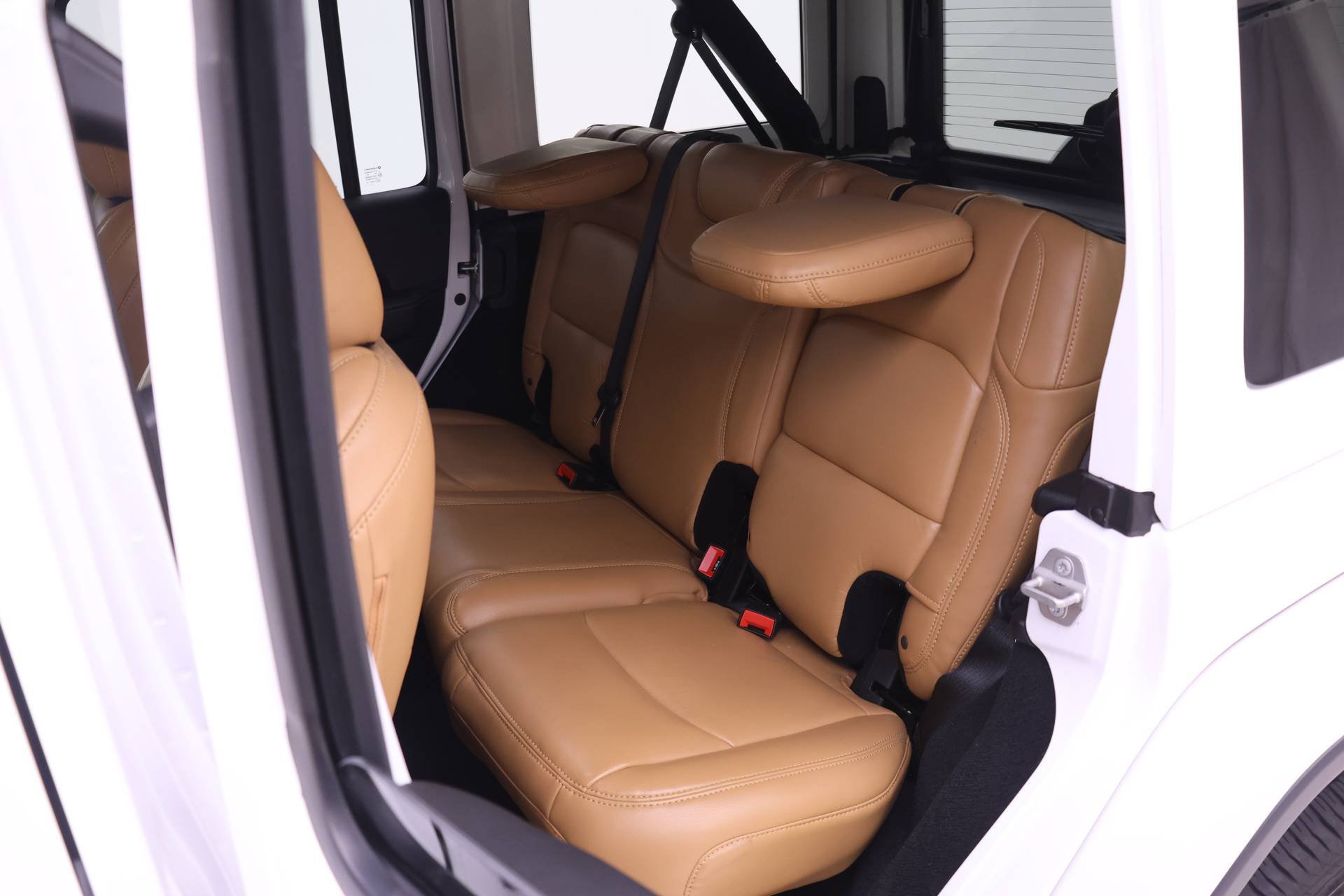 Used 2021 Jeep Wrangler Unlimited Sahara w/ LED Lighting Group AWD/4WD image 13