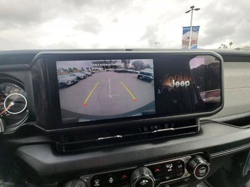 Used 2024 Jeep Wrangler Unlimited Sahara image 14