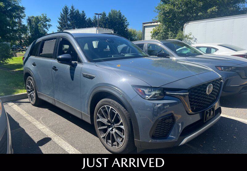 Certified 2025 MAZDA CX-70 Plug-In Hybrid w/ Premium Plus AWD/4WD image 17