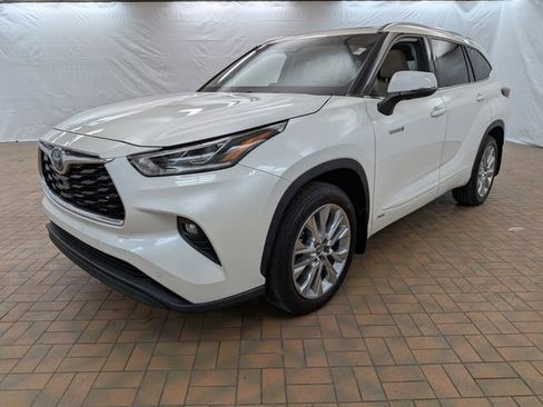 Used 2021 Toyota Highlander Limited image 3