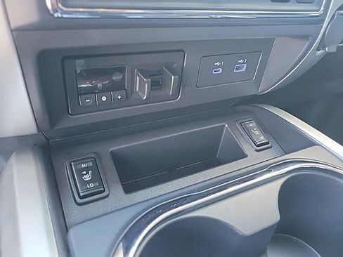 Used 2024 Nissan Titan SV w/ SV Convenience Package RWD image 27