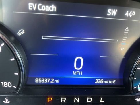 Used 2022 Ford Escape SE image 34