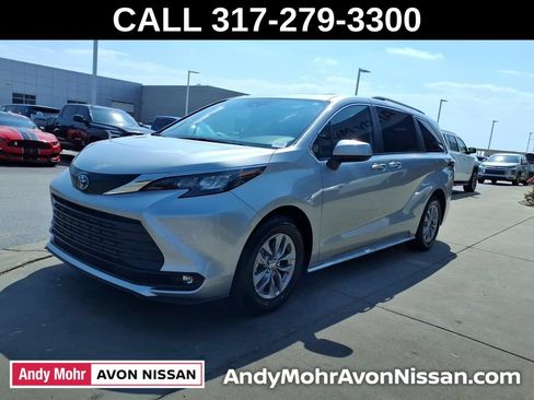 Used 2025 Toyota Sienna XLE FWD image 5
