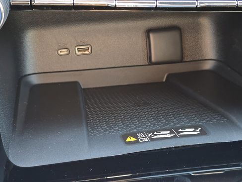 New 2026 Chevrolet Traverse RS w/ LPO, Floor Liner Package image 8