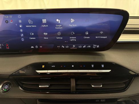 Used 2025 Buick Enclave Preferred AWD/4WD image 14
