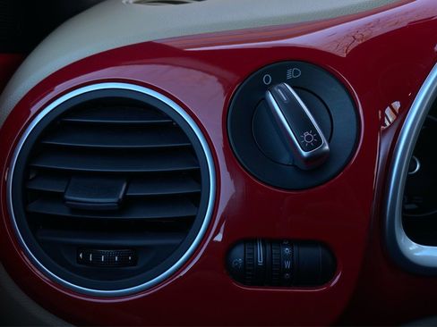 Used 2013 Volkswagen Beetle 2.5 image 31