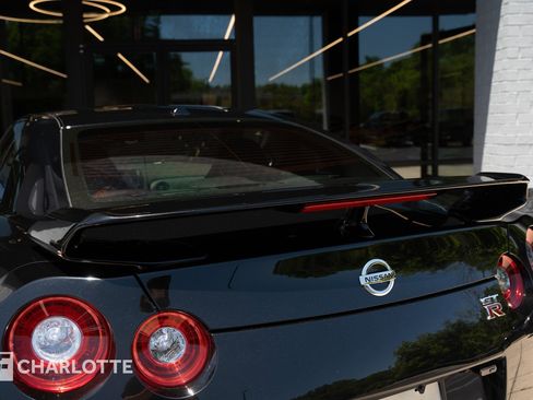 Used 2015 Nissan GT-R Premium AWD/4WD image 15