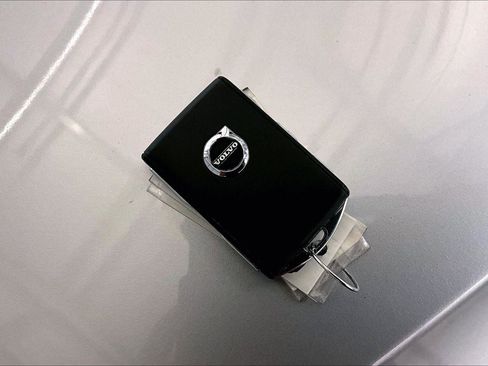 Used 2022 Volvo S60 B5 Momentum w/ Advanced Package image 9