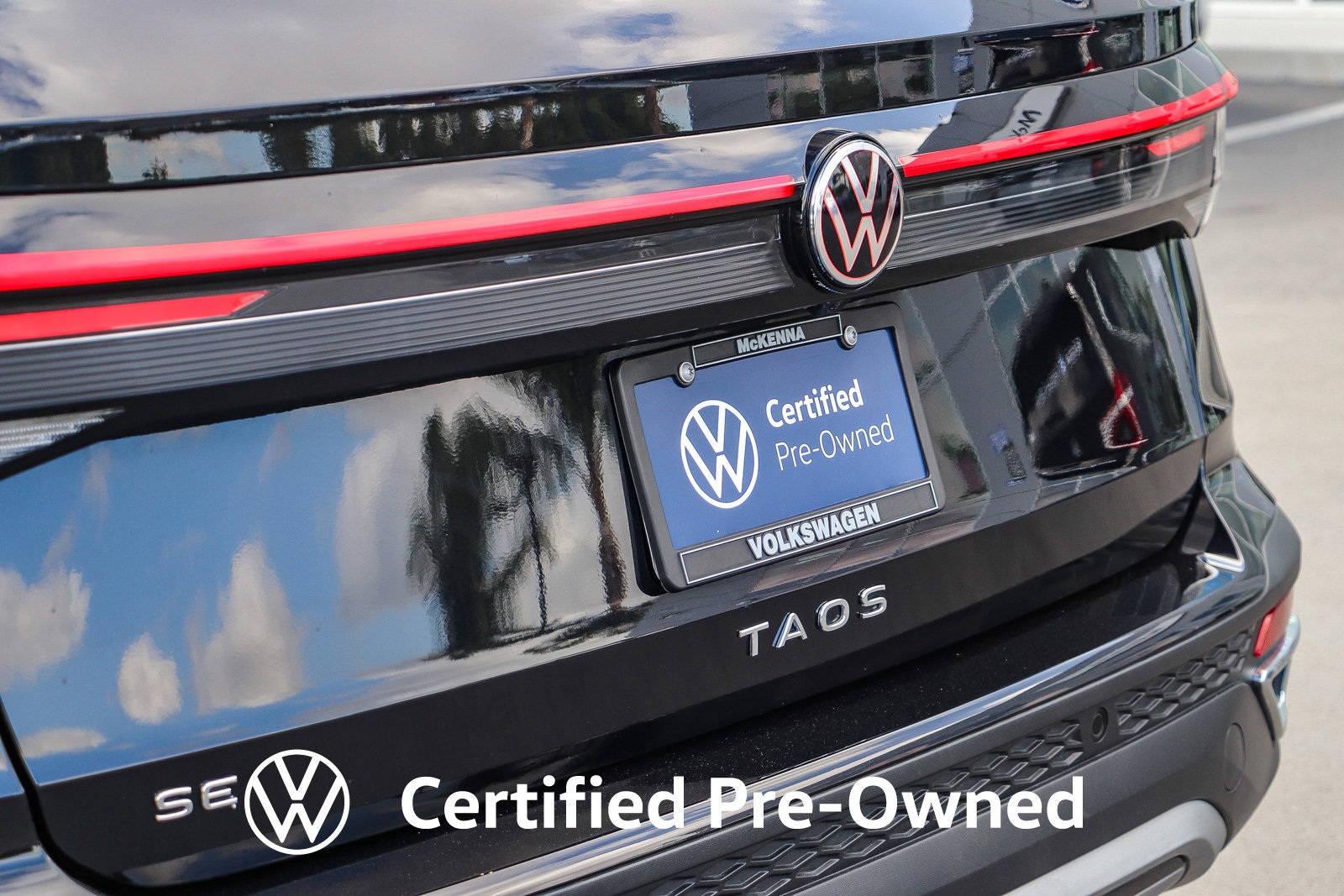 Used 2025 Volkswagen Taos SE FWD image 11
