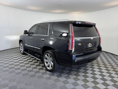 Used 2017 Cadillac Escalade Premium Luxury AWD/4WD image 8