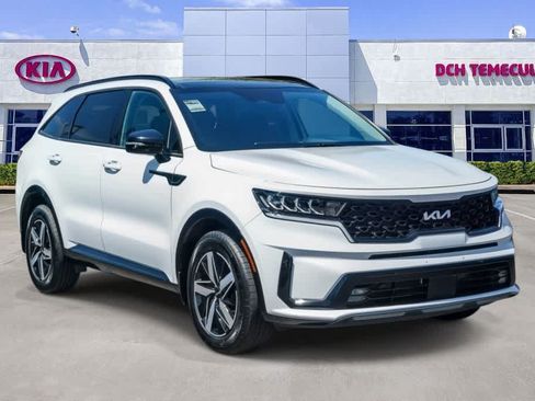Certified 2023 Kia Sorento EX w/ Panoramic Sunroof Package FWD image 3