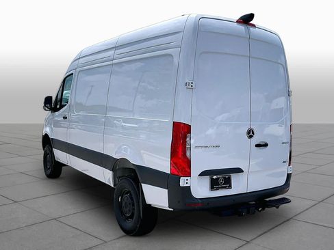Used 2025 Mercedes-Benz Sprinter 2500 image 12