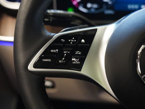 Used 2025 Mercedes-Benz C 300 4MATIC Sedan image 17