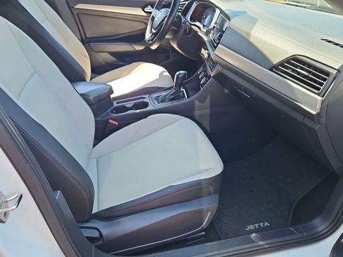 Certified 2020 Volkswagen Jetta R-Line w/ R-Line Cold Weather Package FWD image 22