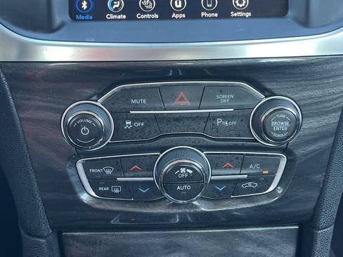 Used 2021 Chrysler 300 Touring L image 8