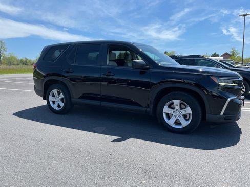 Used 2023 Honda Pilot LX image 3
