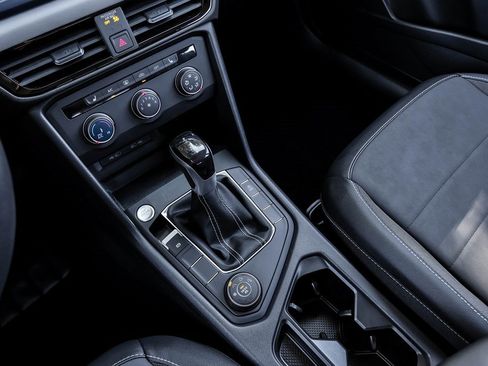 Used 2022 Volkswagen Taos SE image 33