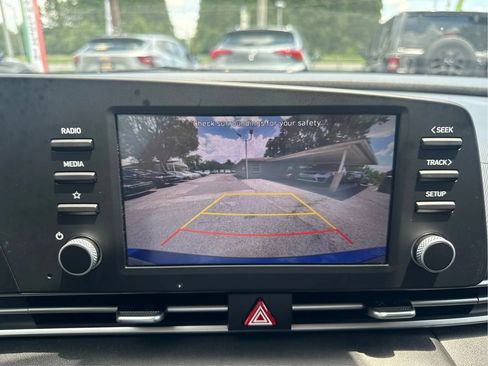 Used 2021 Hyundai Elantra SE FWD image 24
