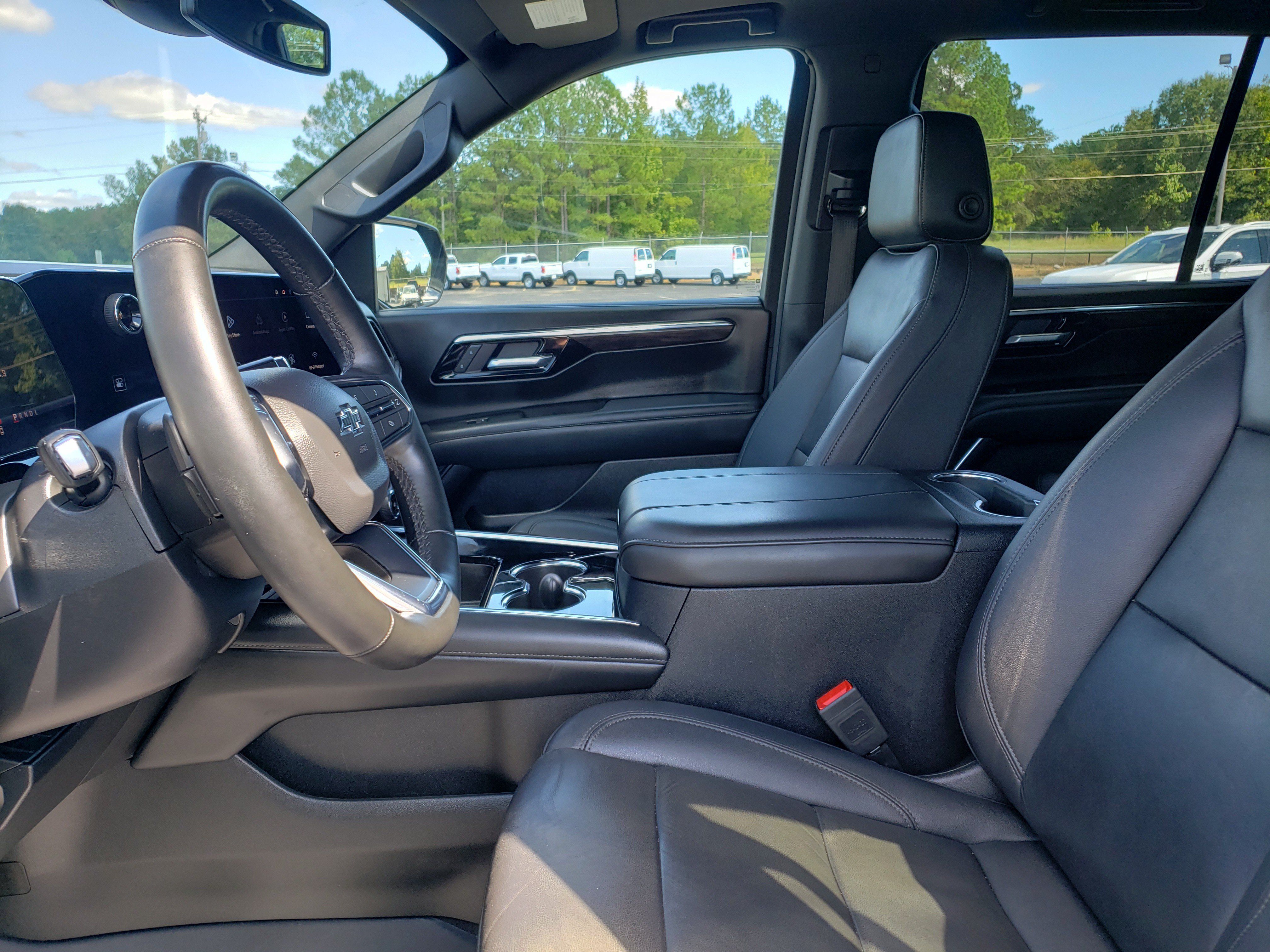 Used 2025 Chevrolet Tahoe Z71 w/ Comfort Package AWD/4WD image 25