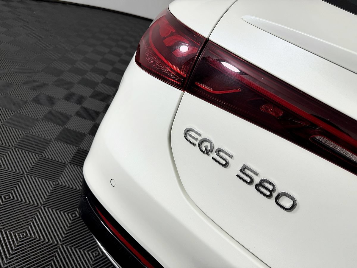 Used 2022 Mercedes-Benz EQS 580 4MATIC Sedan image 12
