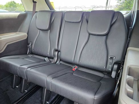 Used 2025 Kia Carnival FWD image 13