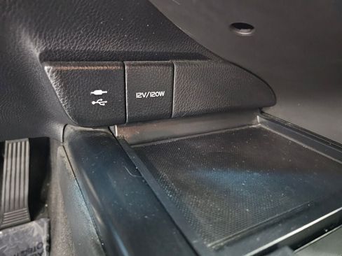 Used 2018 Toyota Camry LE image 24