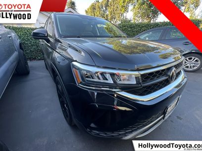 Used 2023 Volkswagen Taos SE w/ Panoramic Sunroof Package