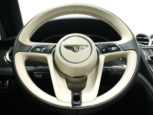 Used 2019 Bentley Bentayga image 29