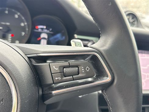 Used 2024 Porsche Macan AWD/4WD image 17