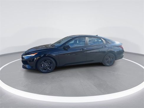 Certified 2023 Hyundai Elantra SEL image 4