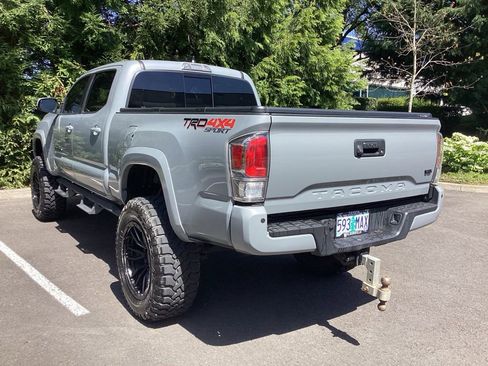 Used 2020 Toyota Tacoma TRD Sport w/ Technology Package AWD/4WD image 12