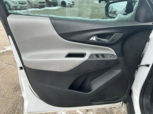 Used 2018 Chevrolet Equinox LS image 14