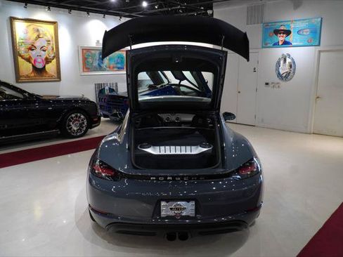 Used 2018 Porsche 718 Cayman RWD image 12