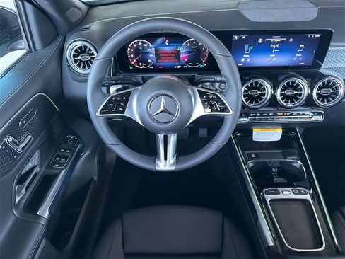 New 2025 Mercedes-Benz GLB 250 4MATIC image 15