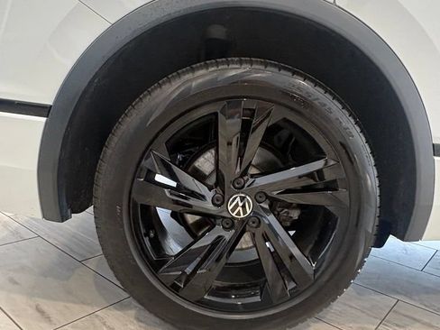 Used 2024 Volkswagen Tiguan SE R-Line AWD/4WD image 7