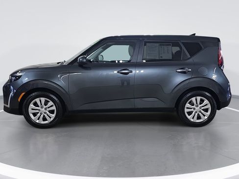 Used 2023 Kia Soul LX image 7