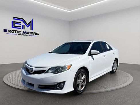 Used 2012 Toyota Camry SE image 1