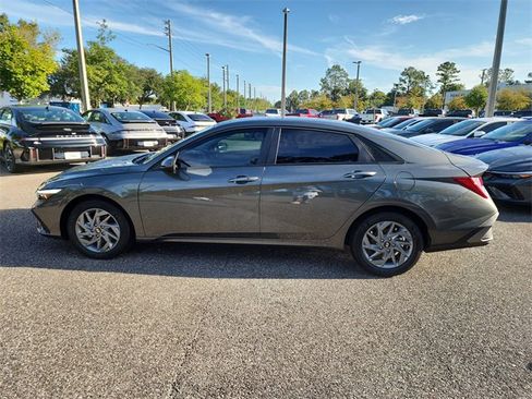New 2025 Hyundai Elantra Blue image 4