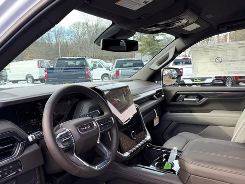 New 2026 GMC Yukon Elevation image 13