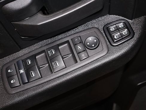 Used 2024 RAM 2500 Tradesman w/ Chrome Appearance Group image 12