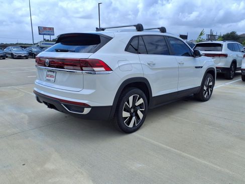 New 2026 Volkswagen Atlas Cross Sport SE FWD image 6